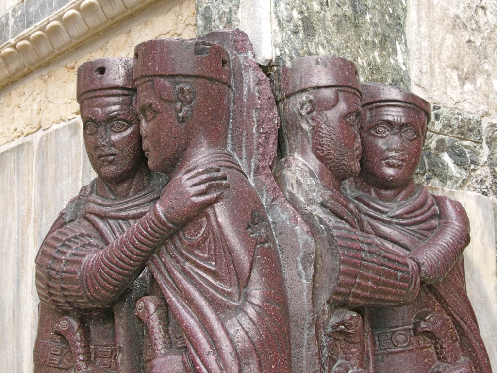 die Kaiser des Römischen Reiches beschützen sich gegenseitig